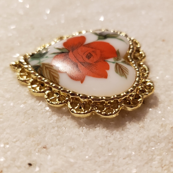 Vintage Ceramic Gold Tone Heart Brooch Red Rose Pin Fancy Valentines - Picture 5 of 8